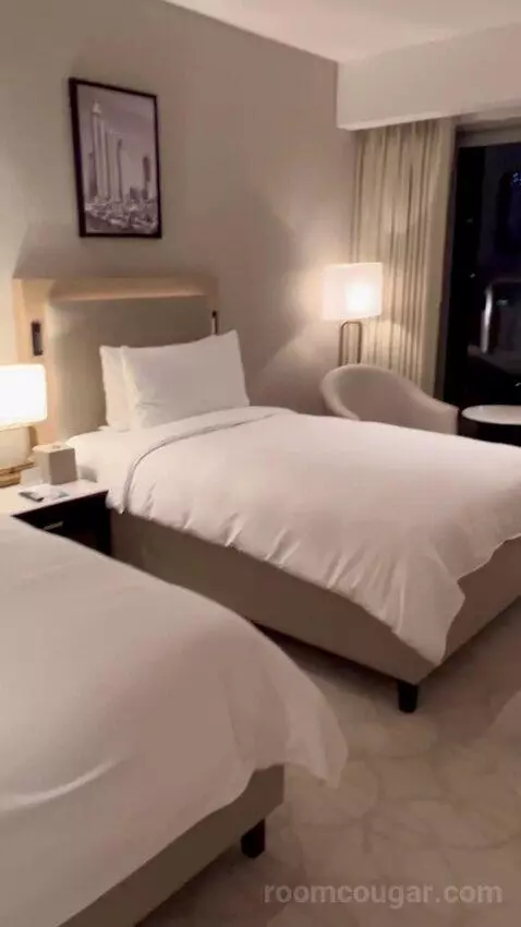 Executive Twin Room with Marina View - Club Level (#1316) bed picture #10