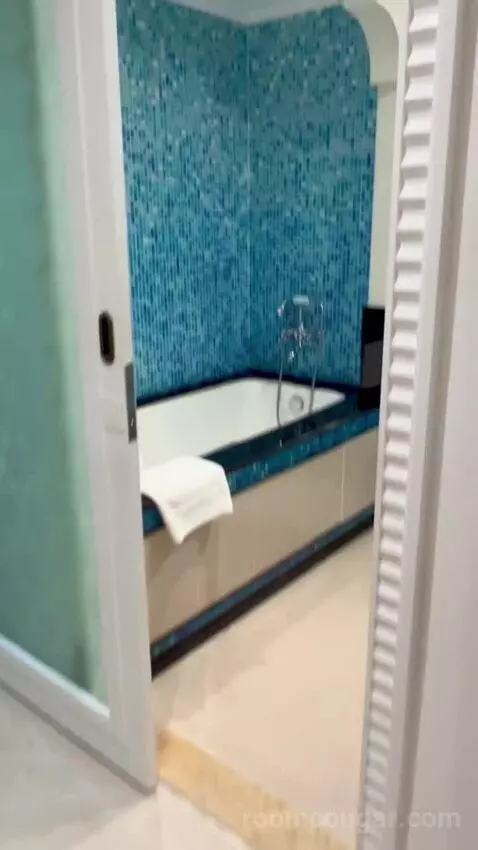 Club Oceanfront Room, 1 King, or 2 Twin/Single Bed(s), with Complimentary Access To Executive Lounge Access, Afternoon Tea, Happ bathroom picture #2