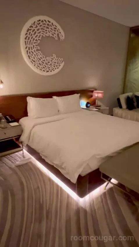 Superior King Suite with Downtown View Including Signature St. Regis Butler Service (#804) bed picture #6
