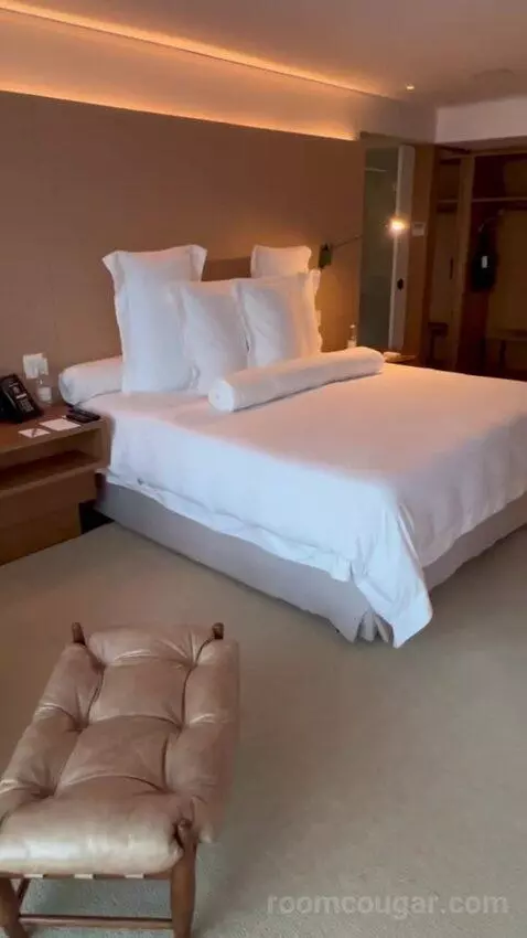 Ocean Emiliano Suite King Size Bed (#100) bed picture #3