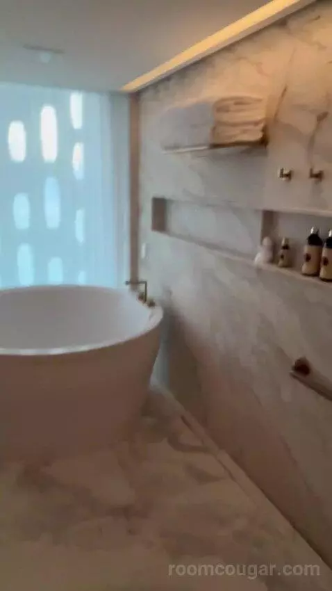 Ocean Emiliano Suite King Size Bed (#100) bathroom picture #6