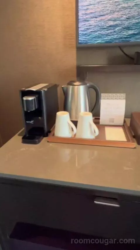 Grand Executive King Suite with Club Lounge Access picture #2
