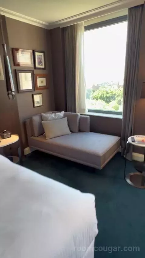 Grand Executive King Suite with Club Lounge Access picture #13