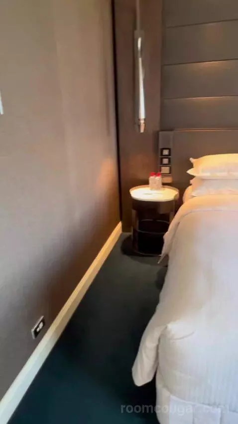 Grand Executive King Suite with Club Lounge Access picture #15