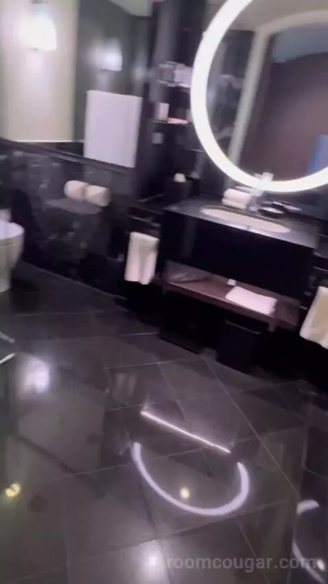 Grand Executive King Suite with Club Lounge Access bathroom picture #1