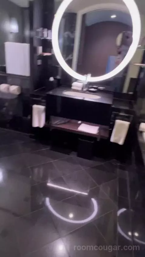 Grand Executive King Suite with Club Lounge Access picture #19