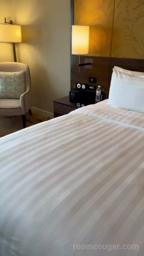 Executive Sydney Harbour King (#2112) bed picture #7