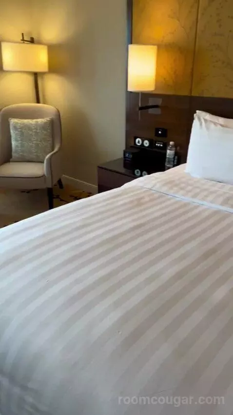 Executive Sydney Harbour King (#2112) bed picture #8