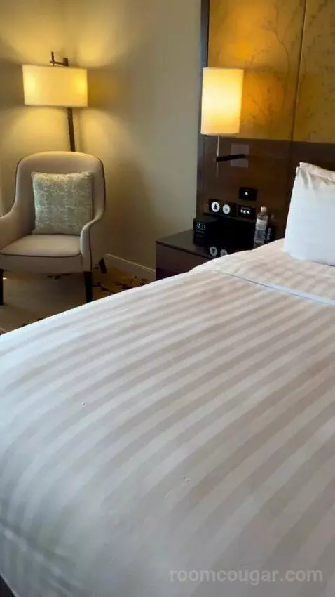 Executive Sydney Harbour King (#2112) bed picture #9