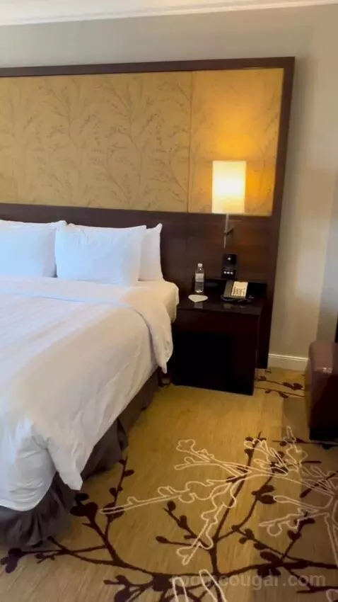 Executive Sydney Harbour King (#2112) bed picture #3