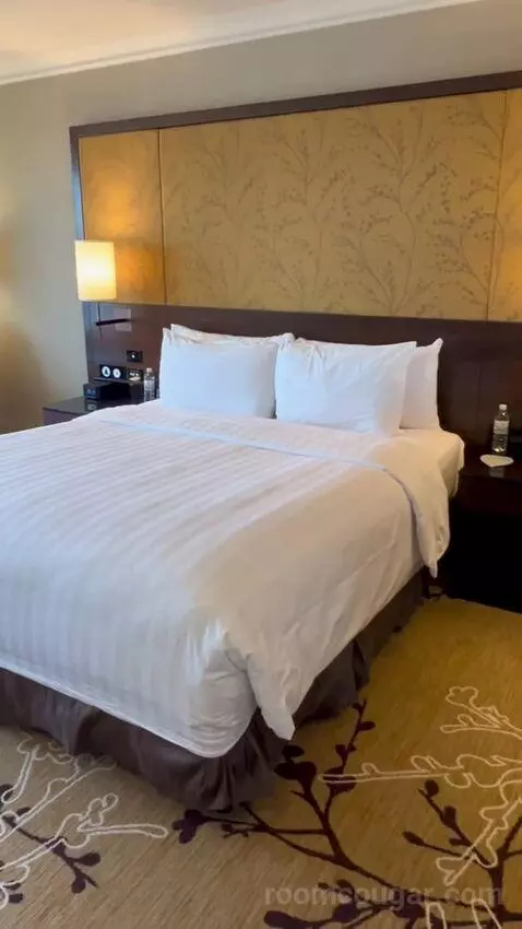 Executive Sydney Harbour King (#2112) bed picture #4