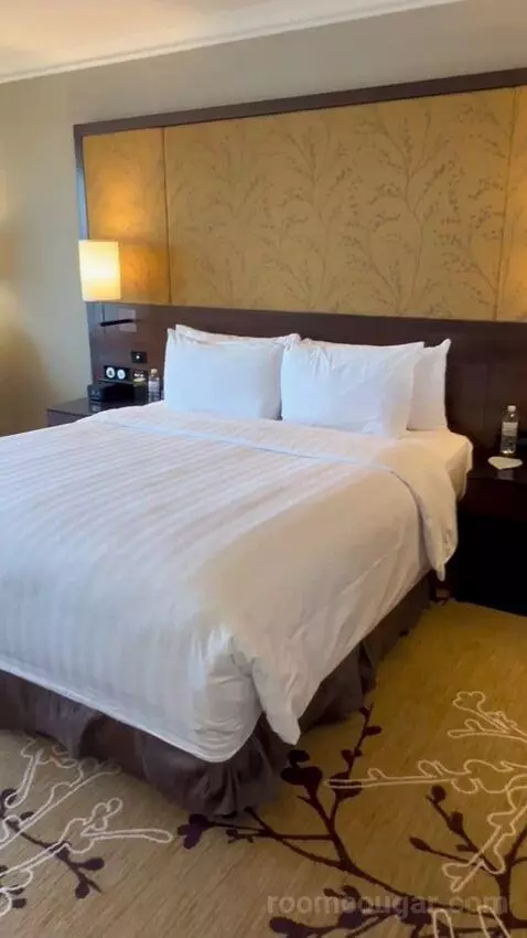 Executive Sydney Harbour King (#2112) bed picture #5