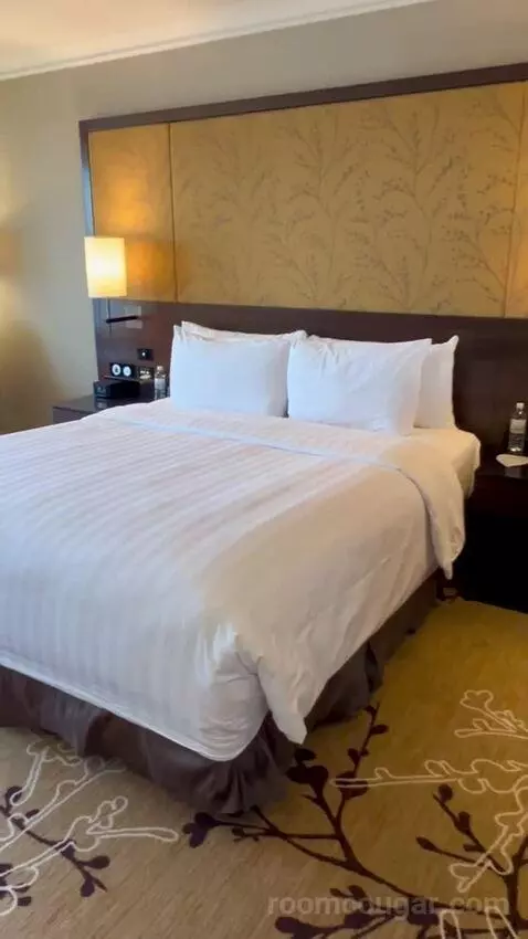 Executive Sydney Harbour King (#2112) bed picture #6