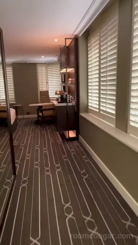 Grand Executive Room with Club Lounge Access - City Side (#608) picture #2