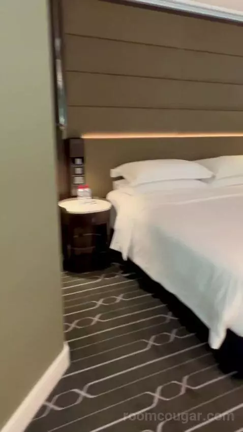 Grand Executive Room with Club Lounge Access - City Side (#608) bed picture #10