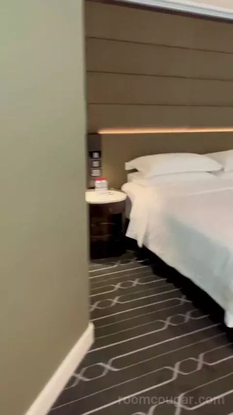 Grand Executive Room with Club Lounge Access - City Side (#608) bed picture #11