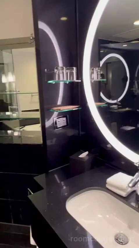 Grand Executive Room with Club Lounge Access - City Side (#608) bathroom picture #9