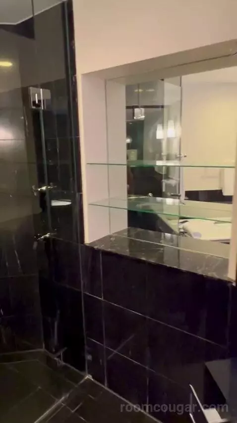 Grand Executive Room with Club Lounge Access - City Side (#608) bathroom picture #10