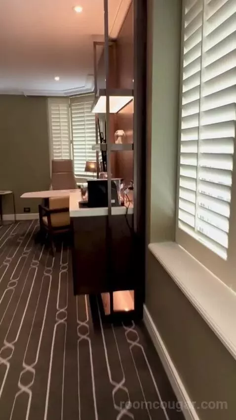 Grand Executive Room with Club Lounge Access - City Side (#608) picture #3