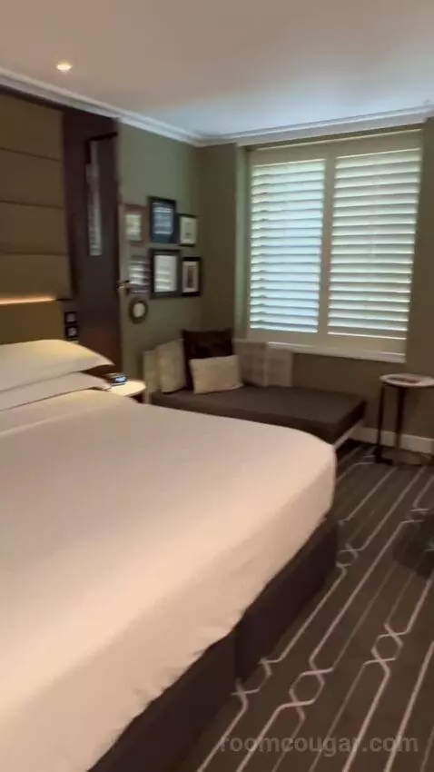 Grand Executive Room with Club Lounge Access - City Side (#608) bed picture #3