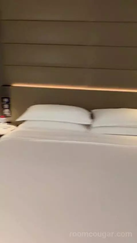 Grand Executive Room with Club Lounge Access - City Side (#608) bed picture #9