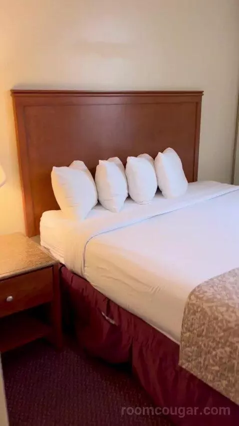 Standard Queen Room (#3145) bed picture #1