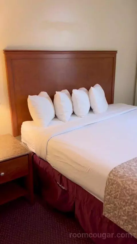 Standard Queen Room (#3145) bed picture #2