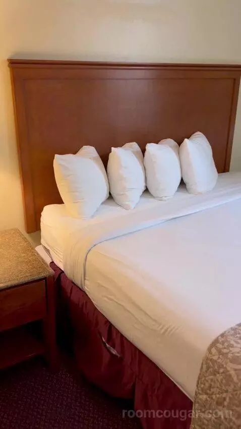 Standard Queen Room (#3145) bed picture #12