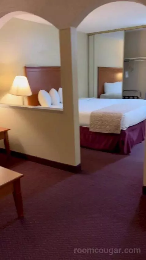 Standard Queen Room (#3145) picture #6