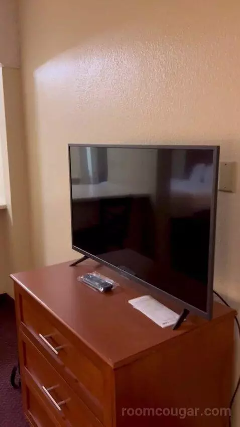 Standard Queen Room (#3145) picture #7