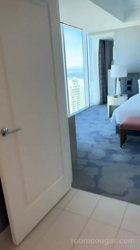 Panorama Suite Mountain View (#5501) bed picture #7