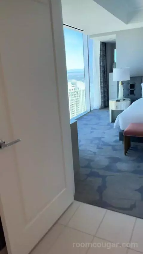 Panorama Suite Mountain View (#5501) bed picture #8