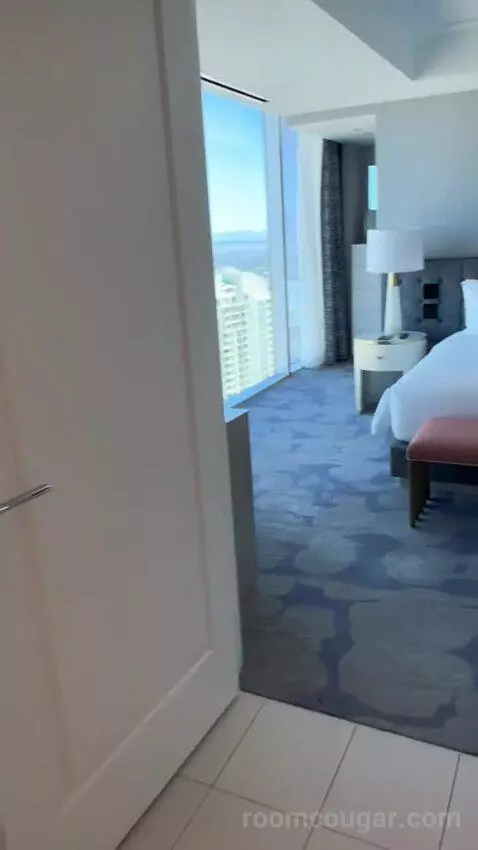 Panorama Suite Mountain View (#5501) bed picture #9