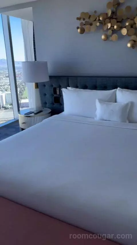 Panorama Suite Mountain View (#5501) bed picture #10