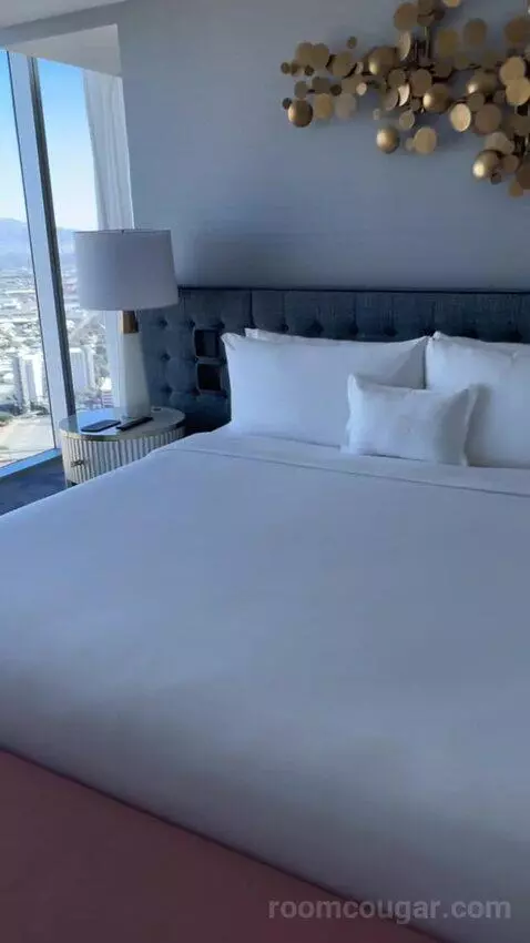 Panorama Suite Mountain View (#5501) bed picture #11