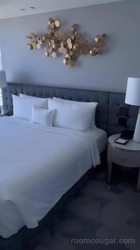 Panorama Suite Mountain View (#5501) bed picture #2