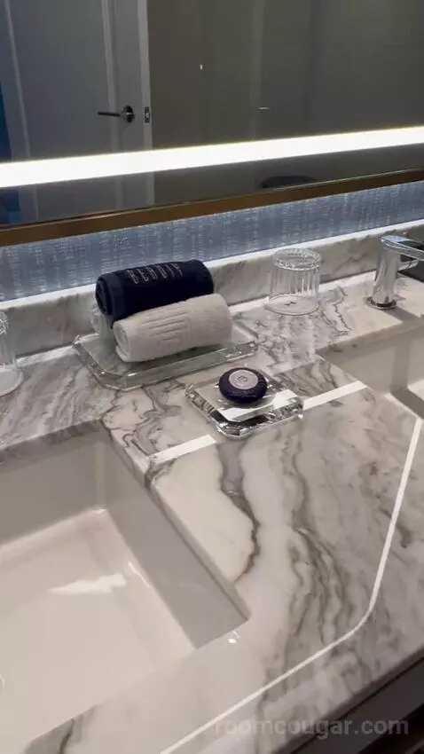 Gold King Strip View (#5545) bathroom picture #9