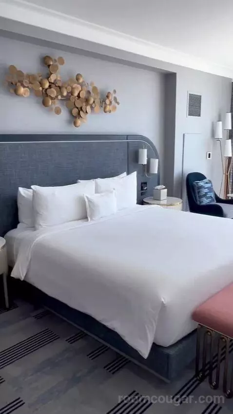 Gold King Strip View (#5545) bed picture #1