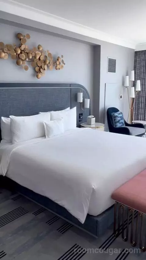 Gold King Strip View (#5545) bed picture #3