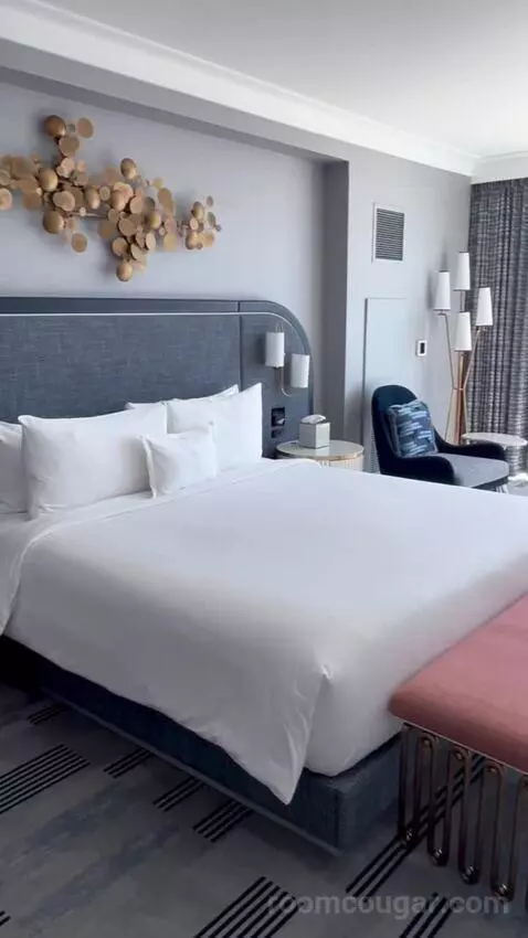 Gold King Strip View (#5545) bed picture #4