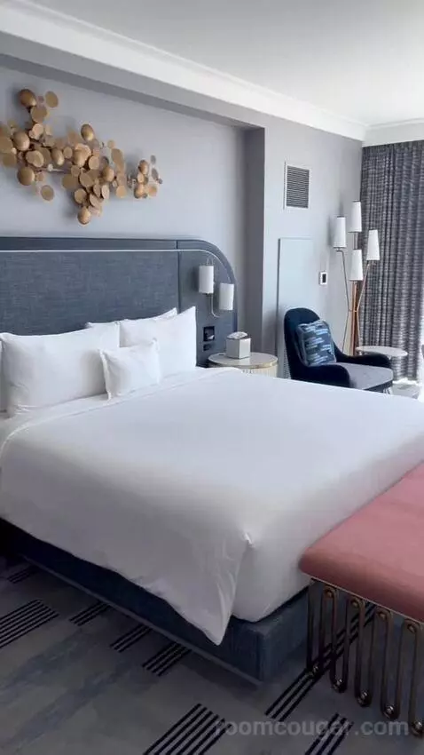 Gold King Strip View (#5545) bed picture #5