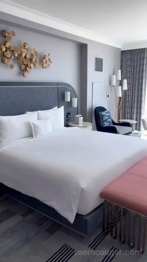 Gold King Strip View (#5545) bed picture #6