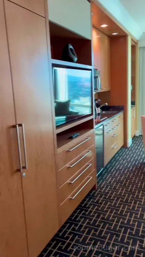 Deluxe King Room (#2808) picture #3