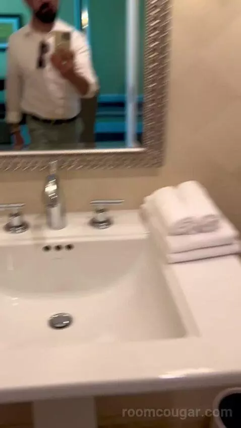 Deluxe Suite (#5806) bathroom picture #4