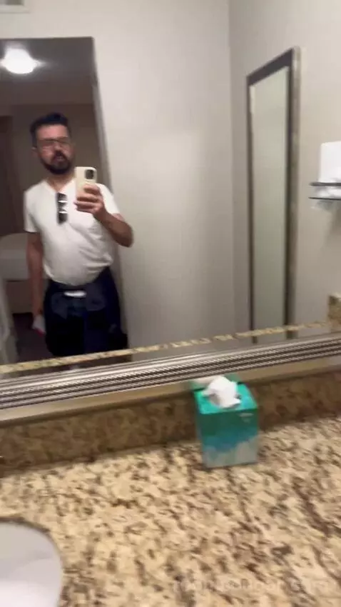 Queen Studio Suite with Sofa Bed and Adapted Tub - Mobility and Hearing Accessible (#112) bathroom picture #7