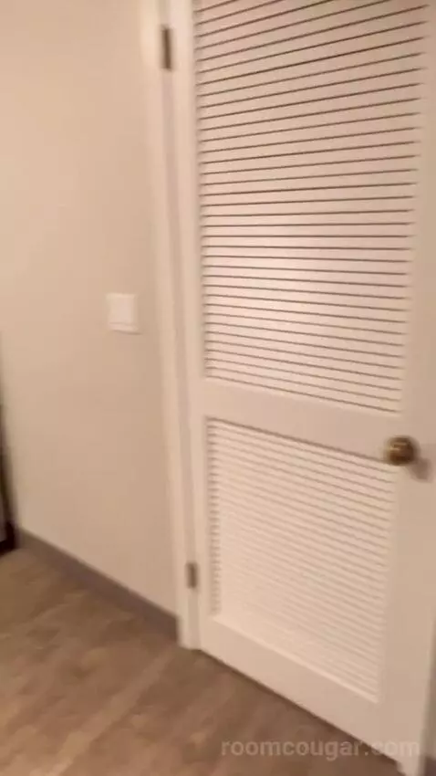 Queen Studio Suite with Sofa Bed and Adapted Tub - Mobility and Hearing Accessible (#112) picture #5