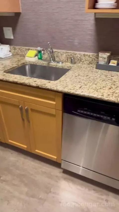 Queen Studio Suite with Sofa Bed and Adapted Tub - Mobility and Hearing Accessible (#112) picture #8