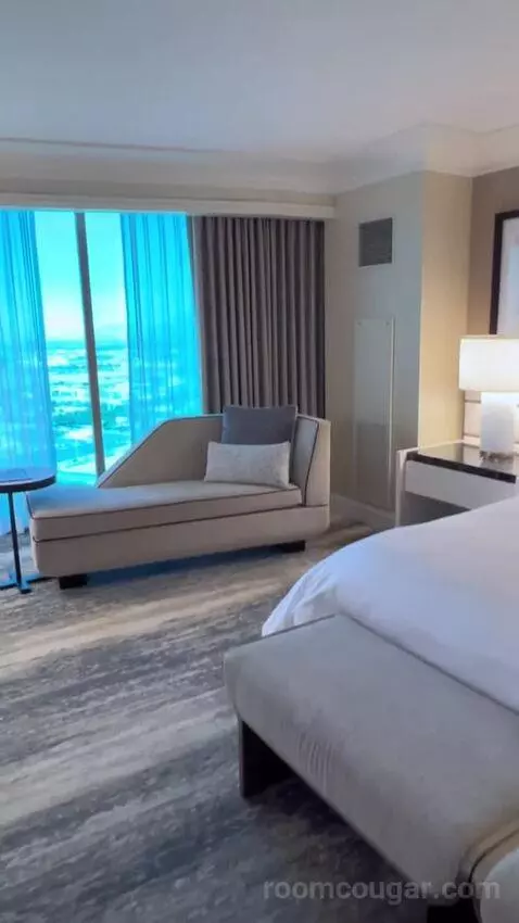 One-Bedroom Suite (#3101) bed picture #7