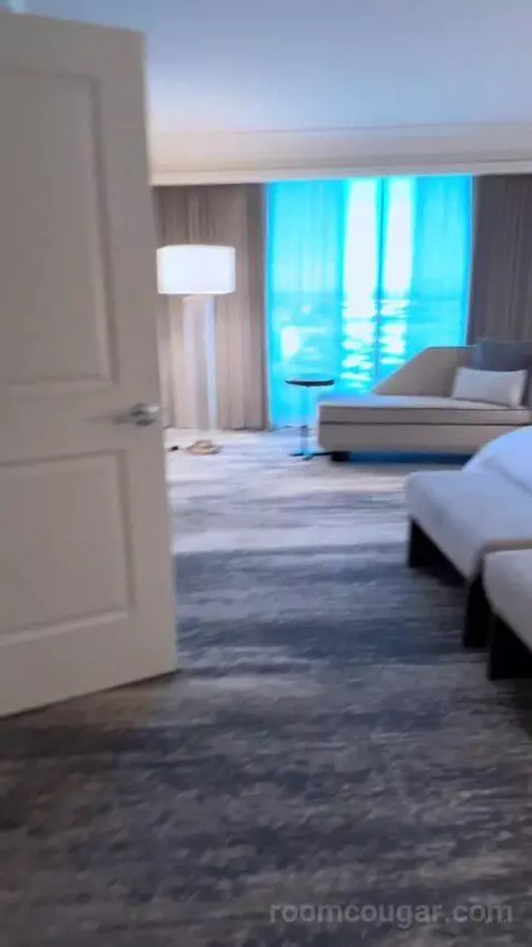 One-Bedroom Suite (#3101) bed picture #9