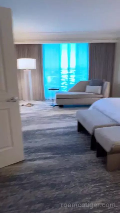 One-Bedroom Suite (#3101) bed picture #10